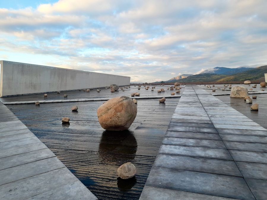 The plaza of running water at the VIK winery, in Millahue